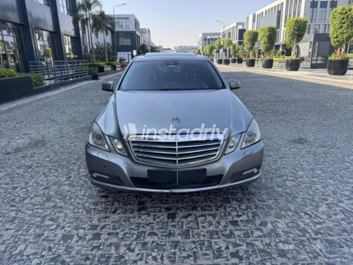 Mercedes E 300 2010 Gray Automatic Used for Sale in Madinaty - 1