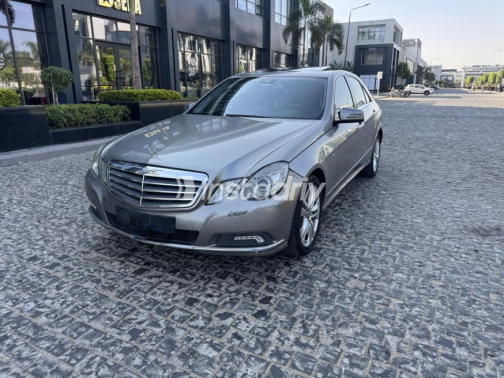 Mercedes E 300 2010 Gray Automatic Used for Sale in Madinaty - 2