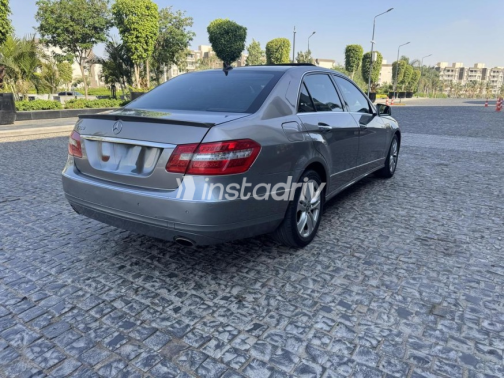 Mercedes E 300 2010 Gray Automatic Used for Sale in Madinaty - 5