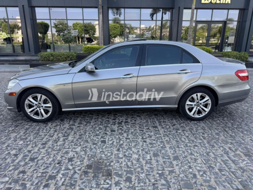 Mercedes E 300 2010 Gray Automatic Used for Sale in Madinaty - 8