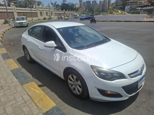 Opel Astra 2017 White Automatic Used for Sale in Alexandria - 9