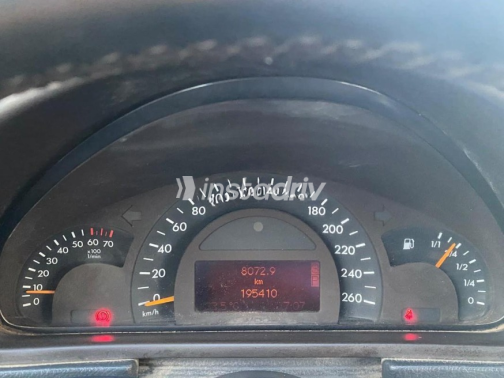 Mercedes C 180 2004 Silver Automatic Used for Sale in Nasr city - 7