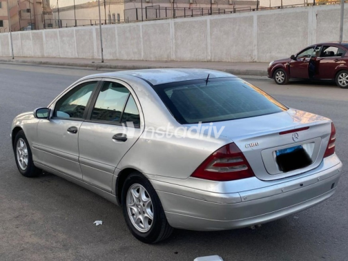 Mercedes C 180 2004 Silver Automatic Used for Sale in Nasr city - 9