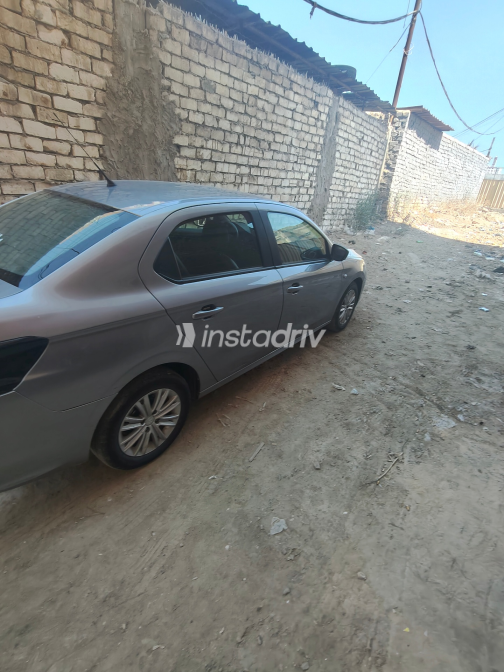 بيجو 301 2018 فضي أوتوماتيك مستعملة للبيع في القاهرة الكبرى ( القاهرة - الجيزة) - 4