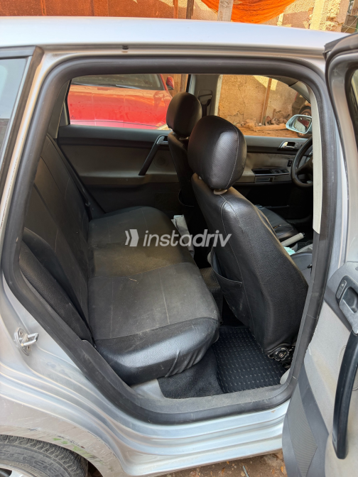 Volkswagen Polo 2006 Silver Automatic Used for Sale in Greater Cairo ( Cairo + Giza) - 3