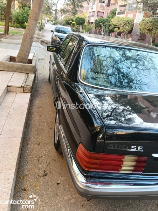 Mercedes SEL 300 1988 Black Automatic Used for Sale in Greater Cairo ( Cairo + Giza) - 4