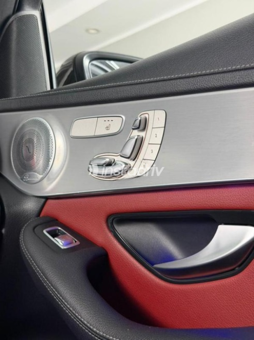 Mercedes GLC 300 2020 White Automatic Used for Sale in Cairo - 7