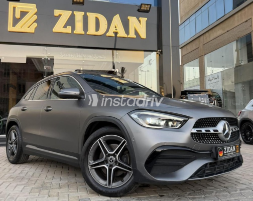 Mercedes GLA 200 2021 Gray Automatic Used for Sale in Sheikh Zayed City - 3