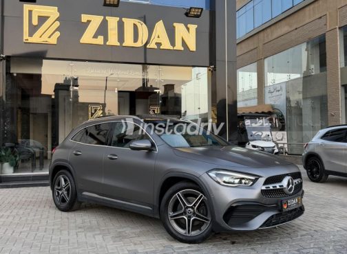 Mercedes GLA 200 2021 Gray Automatic Used for Sale in Sheikh Zayed City - 4