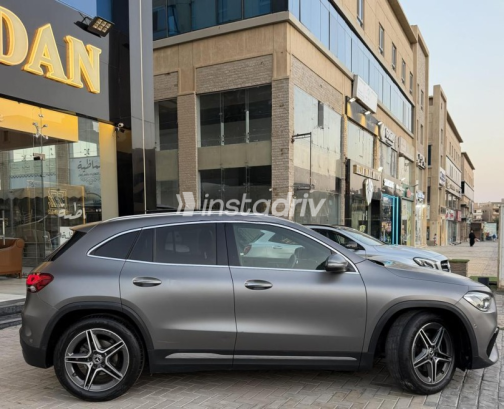 Mercedes GLA 200 2021 Gray Automatic Used for Sale in Sheikh Zayed City - 5