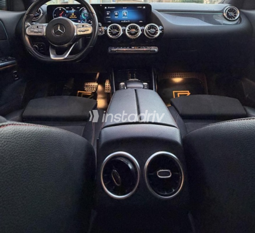 Mercedes GLA 200 2021 Gray Automatic Used for Sale in Sheikh Zayed City - 10