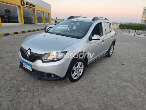 Renault Sandero Step Way 2016 Silver Automatic Used for Sale in Asyut - 2