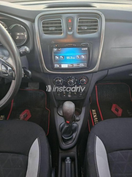 Renault Sandero Step Way 2016 Silver Automatic Used for Sale in Asyut - 3