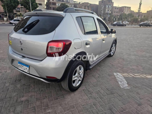 Renault Sandero Step Way 2016 Silver Automatic Used for Sale in Asyut - 7