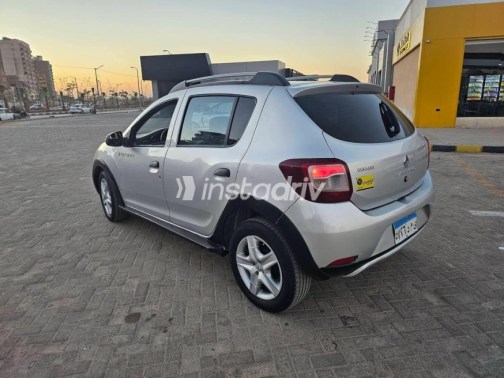 Renault Sandero Step Way 2016 Silver Automatic Used for Sale in Asyut - 8