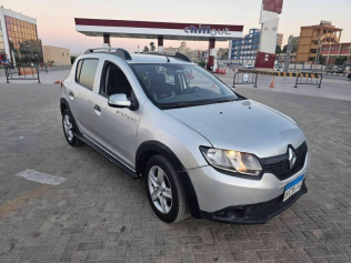 Renault Sandero Step Way 2016 Silver Automatic Used for Sale in Asyut