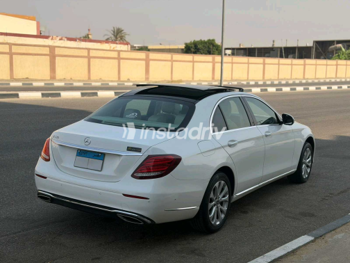 Mercedes E 180 2018 White Automatic Used for Sale in Greater Cairo ( Cairo + Giza) - 5
