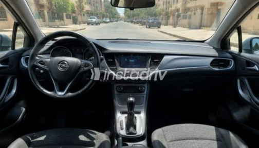 اوبل أسترا 2019 فضي أوتوماتيك مستعملة للبيع في العبور - 4