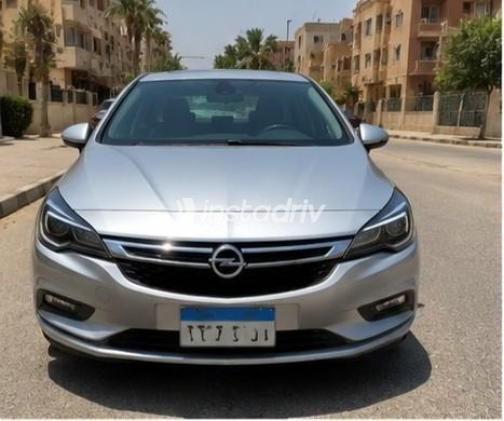اوبل أسترا 2019 فضي أوتوماتيك مستعملة للبيع في العبور - 5