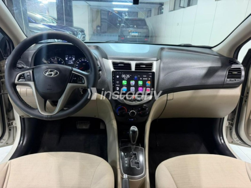 هيونداي اكسنت RB 2016 أبيض أوتوماتيك مستعملة للبيع في القاهرة - 10