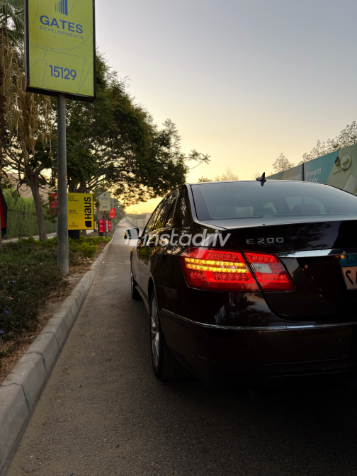 Mercedes E 200 2010 Brown Automatic Used for Sale in Greater Cairo ( Cairo + Giza) - 2