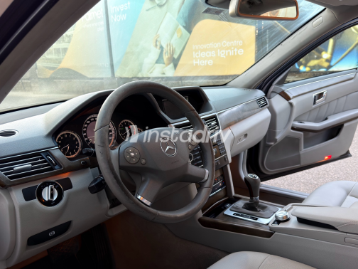 Mercedes E 200 2010 Brown Automatic Used for Sale in Greater Cairo ( Cairo + Giza) - 3