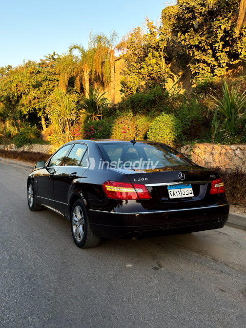 Mercedes E 200 2010 Brown Automatic Used for Sale in Greater Cairo ( Cairo + Giza) - 5