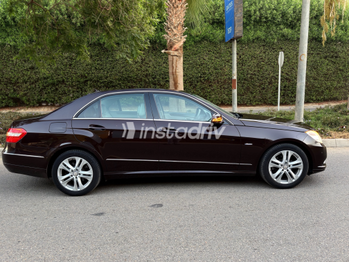 Mercedes E 200 2010 Brown Automatic Used for Sale in Greater Cairo ( Cairo + Giza) - 9