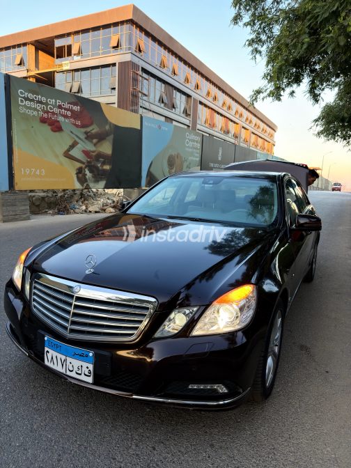 Mercedes E 200 2010 Brown Automatic Used for Sale in Greater Cairo ( Cairo + Giza) - 10