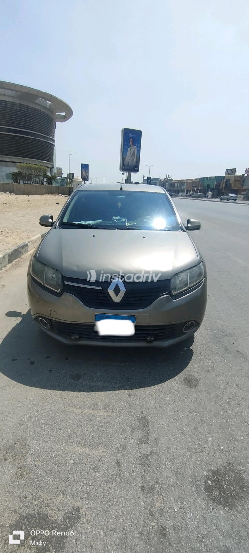 Renault Logan 2016 Champagne Manual Used for Sale in Greater Cairo ( Cairo + Giza) - 8