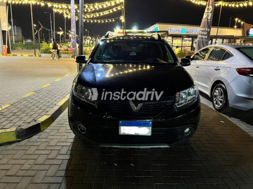Renault Sandero Step Way 2016 Black Automatic Used for Sale in Sheikh Zayed City - 2