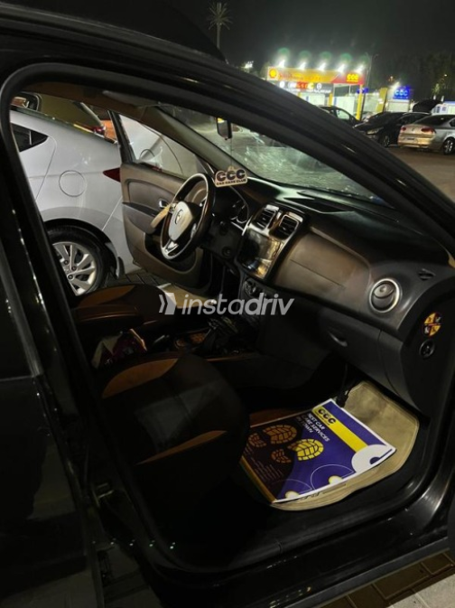 Renault Sandero Step Way 2016 Black Automatic Used for Sale in Sheikh Zayed City - 8