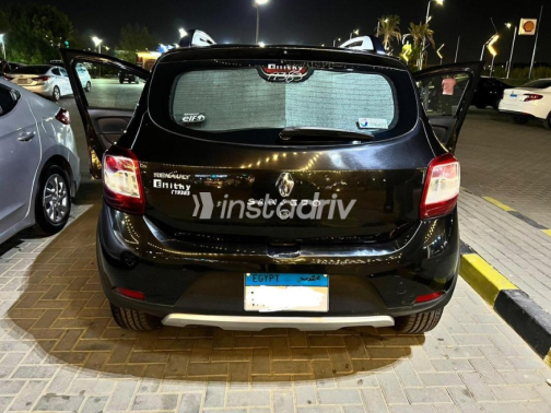 Renault Sandero Step Way 2016 Black Automatic Used for Sale in Sheikh Zayed City - 10
