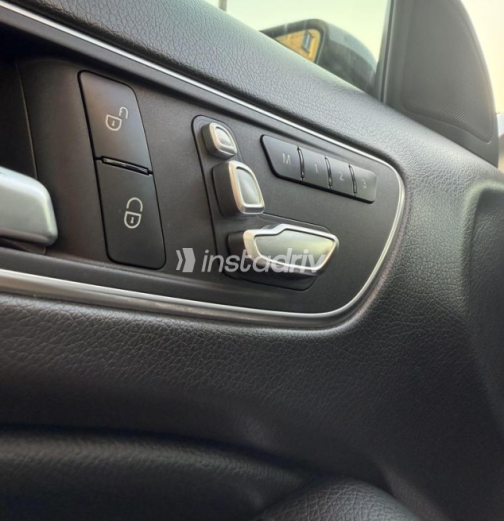Mercedes GLA 200 2020 Silver Automatic Used for Sale in Sheikh Zayed City - 10