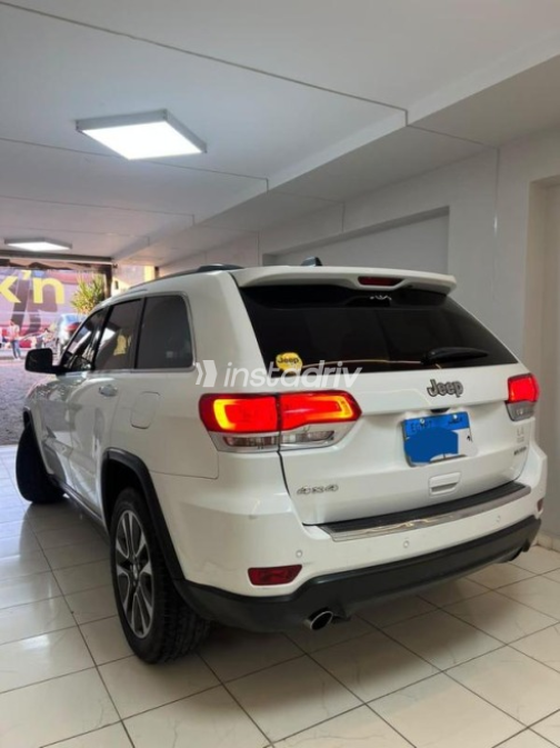 Jeep Grand Cherokee 2017 White Automatic Used for Sale in 6 October - 4