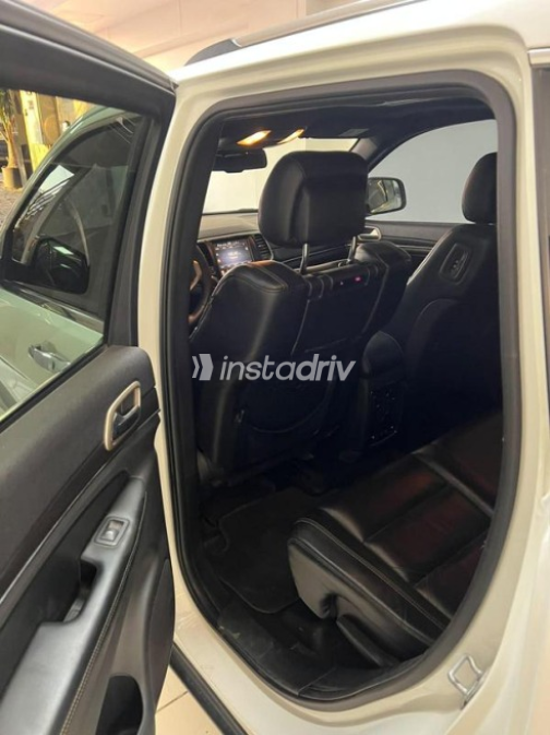Jeep Grand Cherokee 2017 White Automatic Used for Sale in 6 October - 5