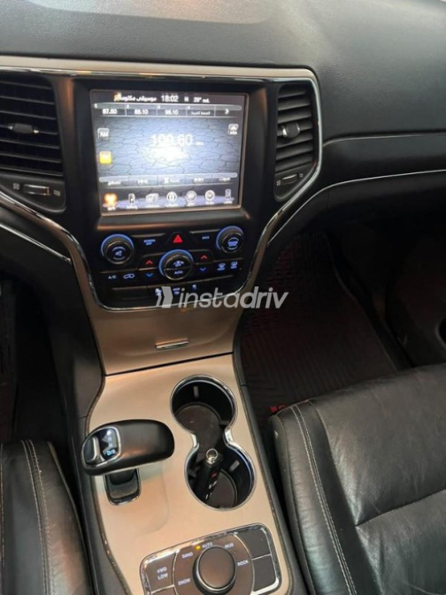 Jeep Grand Cherokee 2017 White Automatic Used for Sale in 6 October - 6