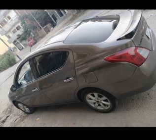 نيسان صنى 2015 فضي أوتوماتيك مستعملة للبيع في القاهرة