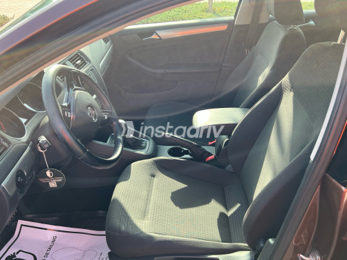 Volkswagen Jetta 2017 Bronze Automatic Used for Sale in Greater Cairo ( Cairo + Giza) - 3