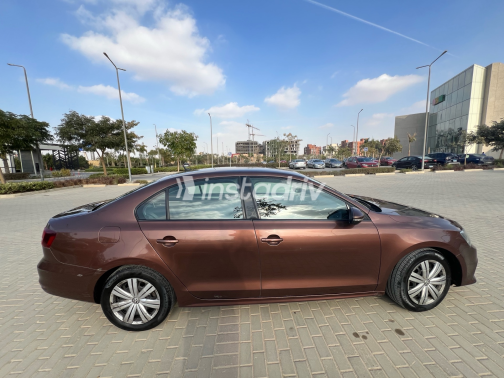 Volkswagen Jetta 2017 Bronze Automatic Used for Sale in Greater Cairo ( Cairo + Giza) - 5