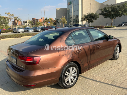 Volkswagen Jetta 2017 Bronze Automatic Used for Sale in Greater Cairo ( Cairo + Giza) - 7