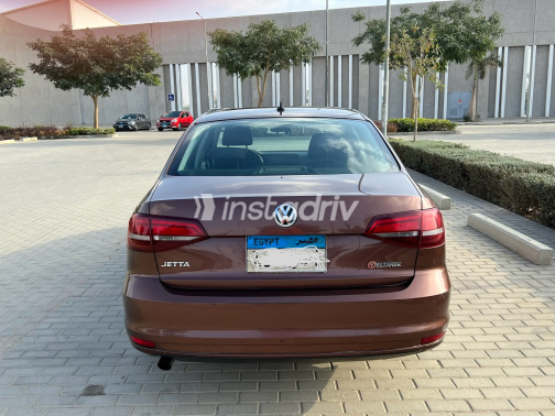 Volkswagen Jetta 2017 Bronze Automatic Used for Sale in Greater Cairo ( Cairo + Giza) - 10