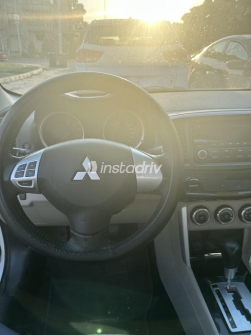 Mitsubishi Lancer 2017 White Automatic Used for Sale in Cairo - 3