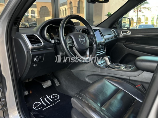 Jeep Grand Cherokee 2020 Silver Automatic Used for Sale in Cairo - 2