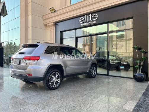 Jeep Grand Cherokee 2020 Silver Automatic Used for Sale in Cairo - 7