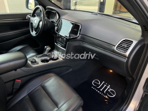 Jeep Grand Cherokee 2020 Silver Automatic Used for Sale in Cairo - 8