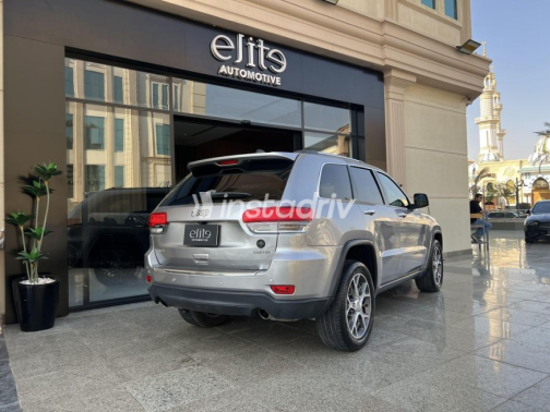 Jeep Grand Cherokee 2020 Silver Automatic Used for Sale in Cairo - 9