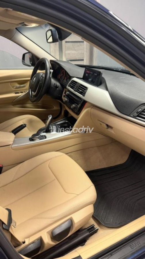 BMW 318 2019 Dark Blue Automatic Used for Sale in Cairo - 6