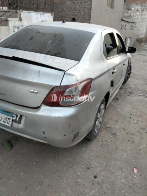 Peugeot 301 2015 Silver Automatic Used for Sale in Kafr el-Sheikh - 4