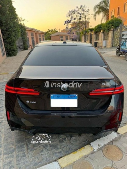 بي ام دبليو 520 2024 أسود أوتوماتيك مستعملة للبيع في القاهرة - 1
